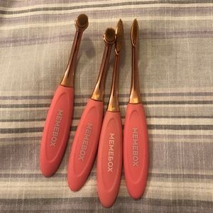 Memebox concealer/lip brushes